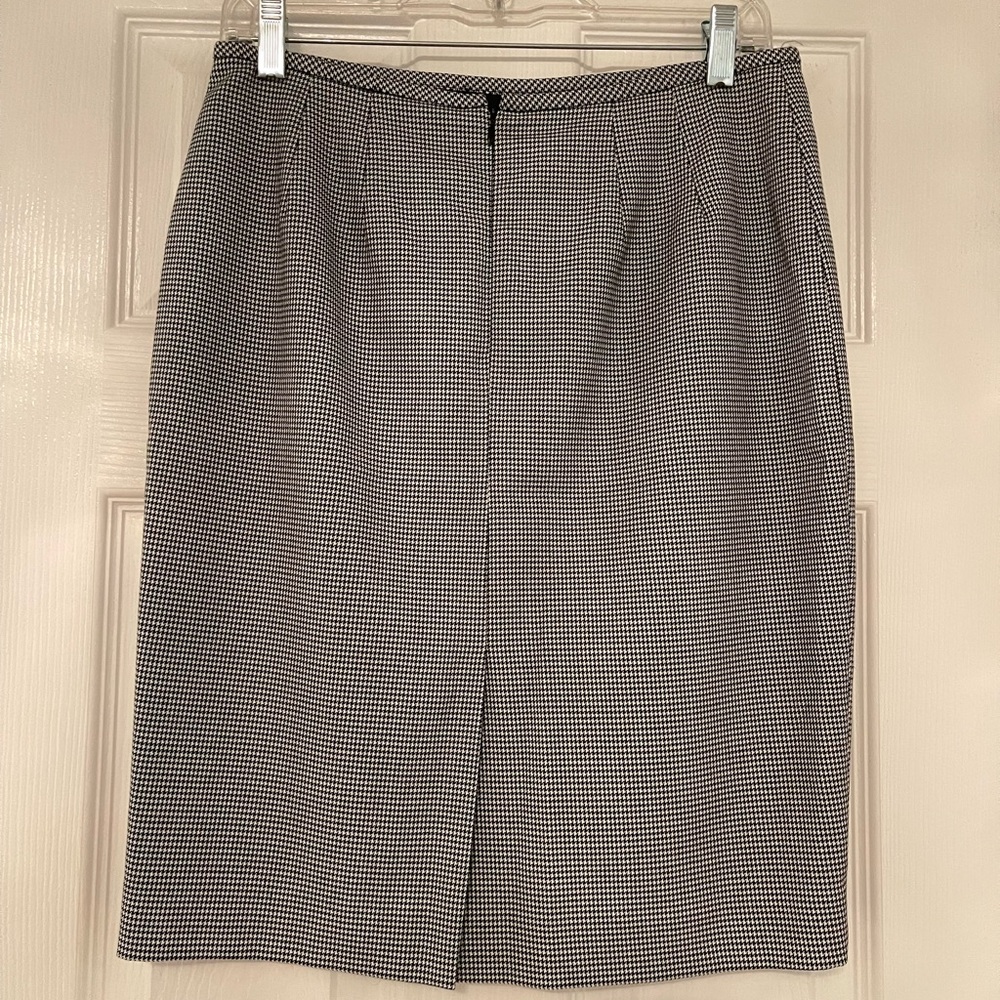 Calvin Klein houndstooth skirt, women’s size 4 petite, stretch, vintage - Picture 2 of 2